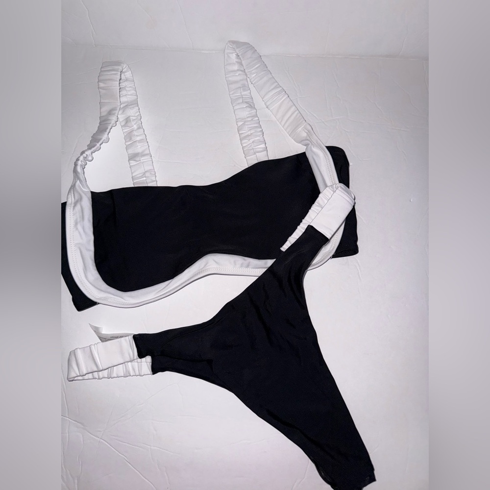 Women’s NWOT Black and White Bikini Set Size‎ Small